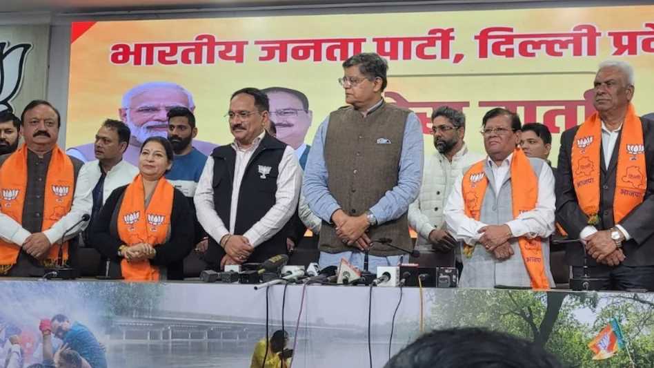 दिल्ली चुनाव: भाजपा में शामिल हुए आम आदमी पार्टी के 8 विधायक